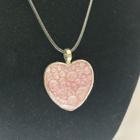 Resin bubble heart pendant handmade - Picture 1 of 4